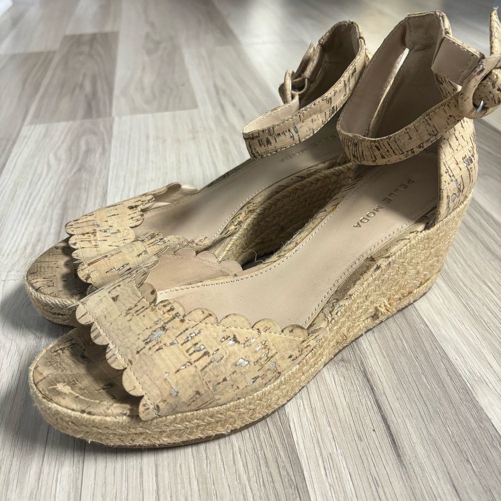 Pelele Moda Krisa Scalloped Wedge Sandal Size 9